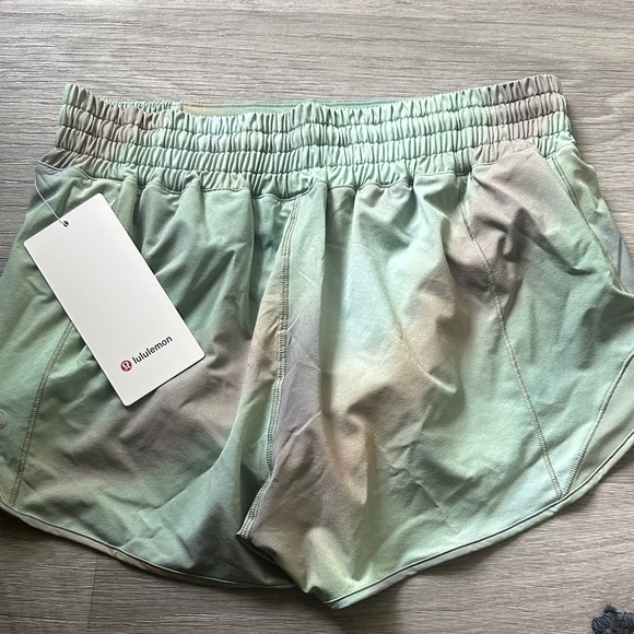 Lululemon Hotty Hot HR Short - Picture 1 of 2